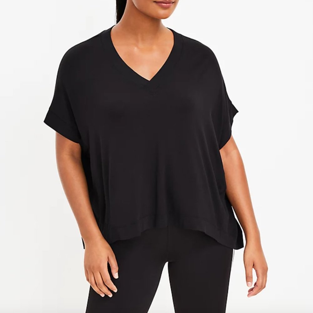 Lou & Grey Petite Signaturesoft V-Neck Tee